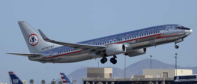 American 737-823 N195AA in retro Astrojet livery, Phoenix Sky Harbor, April 11, 2015